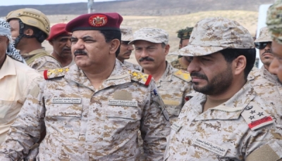 قائد التحالف العربي يلتقي وزير الدفاع اليمني بعدن