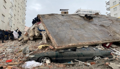 12 دولة عربية تمد يد العون لتركيا.. جسور جوية ومساعدات إغاثية وفرق إنقاذ لمواجهة كارثة الزلزال
