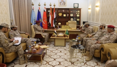 اليمن والتحالف يبحثان سبل رفع الجاهزية القتالية والاستعداد لكل الاحتمالات