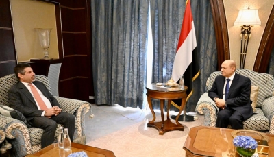 رئيس المجلس الرئاسي يبحث مع السفير الأمريكي مستجدات الأوضاع في اليمن