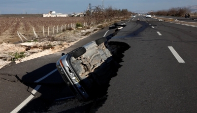 شاهد.. لقطات جوية تظهر تشقق الأرض جراء الزلزال في تركيا