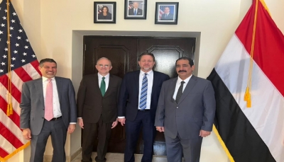 وزير الداخلية اليمني يناقش مع مسؤولين أمريكيين تعزيز التنسيق الأمني لمكافحة الإرهاب