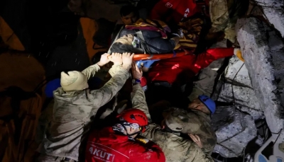 انتشال سيدة تركية من تحت الأنقاض بعد 11 يوما على الزلزال