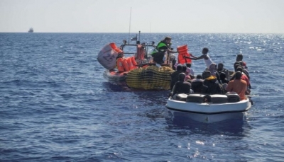 خفر السواحل الإيطالي يعلن فقدان 30 مهاجرا بعد انقلاب قارب وسط البحر المتوسط