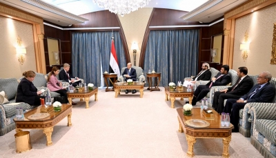 الرئيس العليمي يبحث مع المبعوثين الأمريكي والأممي جهود إحياء مسار السلام في اليمن