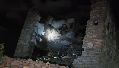 انهيار أحد المنازل الأثرية في ريف إب جراء تساقط الأمطار