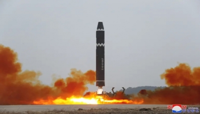 كوريا الشمالية تطلق صاروخا باليستيا غير محدد واليابان تطلب من سكان منطقة الاحتماء