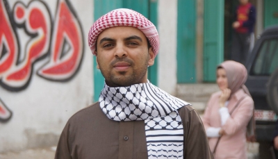 السعودية تفرج عن الصحافي مروان المريسي وترحلّه إلى اليمن