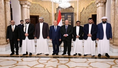 رئيس وأعضاء المجلس الرئاسي وكبار قيادات الدولة يزورون الرئيس السابق "هادي"