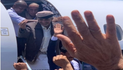 اليمن.. وصول الدفعة الأولى من المحتجزين المحررين إلى مطاري عدن وصنعاء
