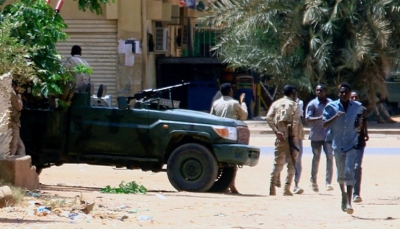 السودان.. سيطرة على معسكرات وعتاد وإغلاق طرقات في ثاني أيام الاشتباكات