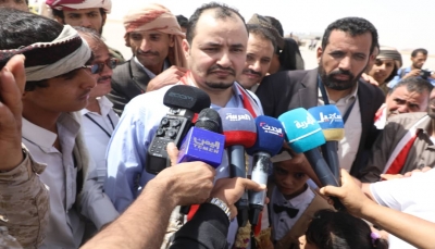 "مدمن تعذيب".. صحفي مُحرر يدعو إلى إدراج مسؤول ملف الأسرى التابع للحوثيين على قائمة الإرهاب