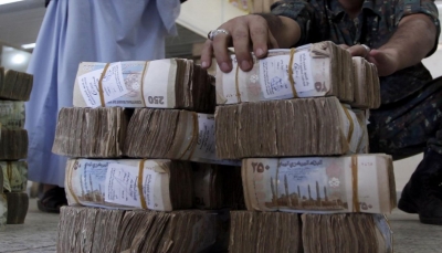 انخفاض مفاجئ لأسعار الصرف مع حلول العيد.. كيف ينهب الحوثيين الأموال من جيوب المواطنين في اليمن؟