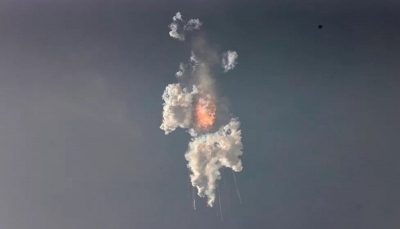 بعد انطلاقه بدقائق.. انفجار صاروخ شركة "سبيس إكس" المملوكة لإيلون ماسك