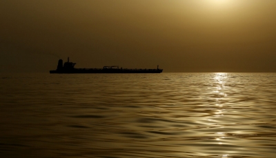 البحرية الأميركية طالبت بالإفراج عنها.. إيران تحتجز ناقلة نفط في خليج عمان