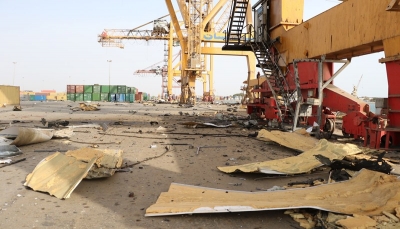 مليشيا الحوثي تفرض على شركات الملاحة دفع أجور العاملين في موانئ الحديدة
