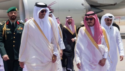 "لم يُلقِ كلمة ولم يجتمع بأي من القادة".. أمير قطر يغادر القمة العربية قبل بدء كلمة بشار الأسد