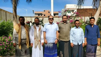 عدن.. وزير الصحة يلتقي الصحفيين المحررين من سجون مليشيا الحوثي