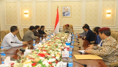 وزير الدفاع يشيد بتضحيات وصمود الصحفيين المحررين من السجون الحوثية