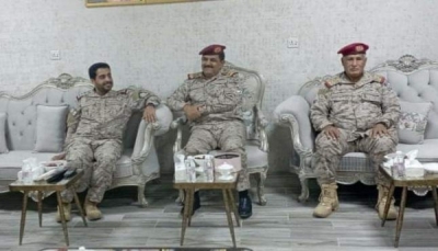 وزير الدفاع يزور مقر قوات التحالف في العاصمة المؤقتة عدن