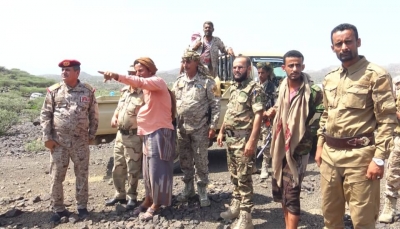 وفد من وزارة الدفاع يتفقد قوات الجيش في عدد من جبهات القتال بمحافظة لحج