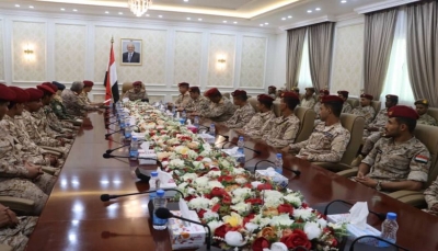 وزير الدفاع يناقش ترتيب أوضاع الطلاب اليمنيين الدارسين في الكليات العسكرية السودانية