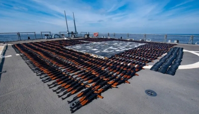 بينها 10 آلاف بندقية.. وثائق أمريكية تكشف حجم الأسلحة التي أرسلتها إيران للحوثي وصادرتها البحرية بين عامي 2021 و2023