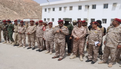الداعري: يجب أن تتوحد جميع القوات تحت مظلة وزارة الدفاع ونصوب أسلحتنا ضد الحوثي