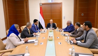 العليمي يلتقي هيئة التشاور ويُشدد على تعزيز التوافقات السياسية المناهضة للحوثيين