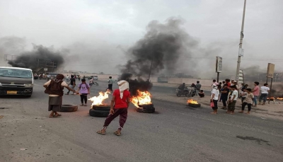 احتجاجات منددّة بانهيار الخدمات الأساسية وانقطاع الكهرباء في "لحج وأبين"