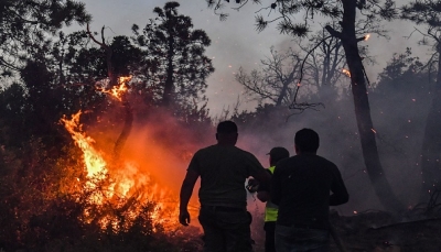 المغرب يعزي الجزائر بضحايا حرائق الغابات في ظل "القطيعة الدبلوماسية"