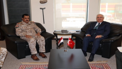 وزير الدفاع اليمني يبحث مع نظيره التركي التعاون في جوانب التدريب والتأهيل