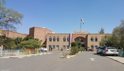 الحكومة اليمنية تستنكر حملات التحريض والإساءة التي تشنها المليشيا الحوثية ضد أساتذة الجامعات