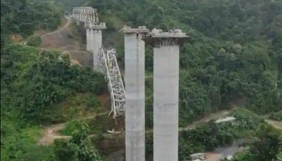 توفي 17 شخصاً.. فيديو يوثق لحظة كارثية لإنهيار جسر بالهند
