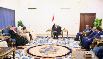 ‏الرئيس "العليمي" والأمين العام للتعاون الخليجي يبحثان إطلاق عملية سياسية شاملة