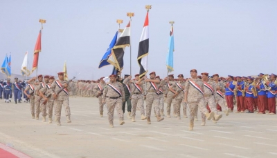 مأرب.. عرض عسكري مهيب لوحدات رمزية من الجيش والأمن احتفاءً بأعياد الثورة اليمنية