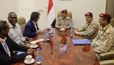 خلال لقائه مستشار أممي.. وزير الدفاع: الحوثيون حولوا اليمن إلى أكبر حقل موبوء بالألغام