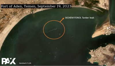 اليمن.. صور فضائية حديثة تظهر استمرار التسريبات النفطية في ميناء عدن