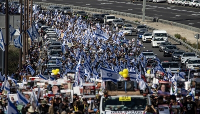 للمطالبة بإعادة الأسرى من غزة.. عشرات آلاف الإسرائيليين يتظاهرون قبالة مكتب نتنياهو بالقدس الغربية
