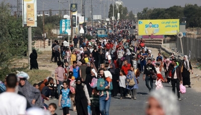صحيفة عبرية: مشرّعونا يضغطون لترحيل سكان غزة تحت ستار "المساعدة الإنسانية"
