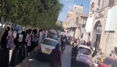 صنعاء.. وقفة احتجاجية للمطالبة بالإفراج عن "عدنان الحرازي" المختطف في سجون الحوثي