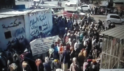 إب.. احتجاجات شعبية رفضا لمساعٍ حوثية بإنشاء خزانات نفطية وهدم مشروع مياه بالسحول