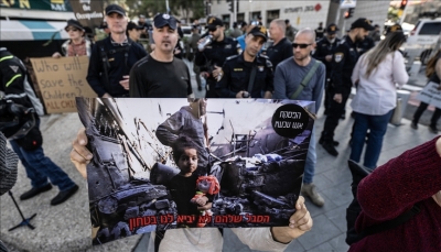 مئات الإسرائيليين يطالبون بوقف "الإبادة الجماعية" والتوصل إلى صفقة لإطلاق المحتجزين بغزة
