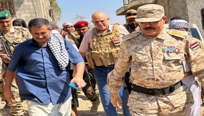 محافظ تعز: معركة التحرير على رأس الأولويات والمليشيا الحوثية لن تحقق إلا الهزيمة والانكسار