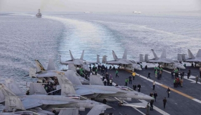 القوات الأمريكية تستهدف 10 طائرات مسيرة غرب اليمن والحوثيين يستهدفون سفينة تجارية