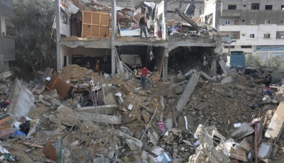 صحيفة عبرية: إحراق جيش الاحتلال لمنازل المدنيين في قطاع غزة بات أسلوباً شائعاً