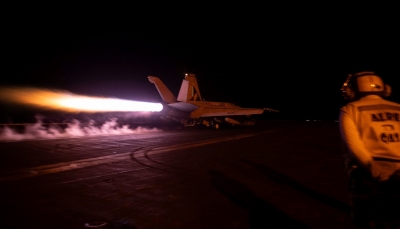 الجيش الأمريكي يعلن ضرب 36 هدفا للحوثيين شملت "صواريخ ومُسيّرات ومروحيات"