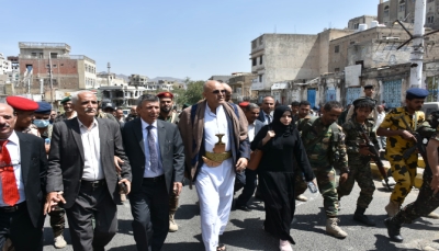 محافظ تعز يدعو الحوثيين لفتح طريق الحوبان لتخفيف معاناة المواطنين