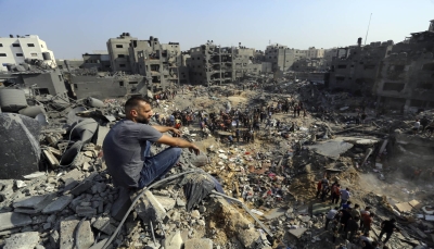 صحيفة فرنسية: إسرائيل تستخدم سياسة الأرض المحروقة في غزة
