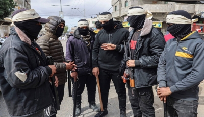 في ظل غياب الشرطة.. من هم الملثمون الذين ظهروا في شوارع وأسواق غزة؟